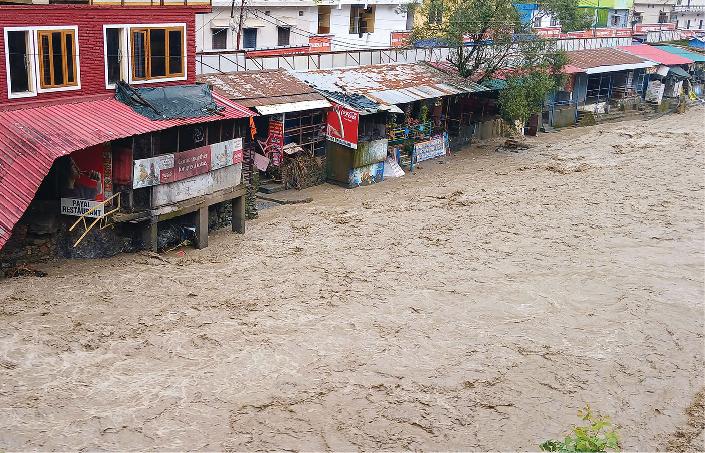 PHOTO : ઉત્તરાખંડમાં ભારે વરસાદથી તબાહી, 17 લોકોના મોત, 16 ગુમ, ઘણા વિસ્તારોમાં ભારે નુકસાન 3 - image