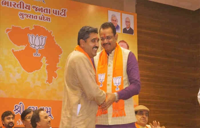 હેમંત ચૌહાણ બંકિમ પાઠક સહિતના અનેક ગુજરાતી કલાકારો તથા અભિનેત્રીઓ ભાજપમાં જોડાયા 3 - image