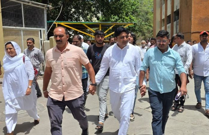 જામનગર પાલિકાની બેઠકમાં જેલવાસ ભોગવતા કોર્પોરેટરોની એન્ટ્રી, ગુજસીટોક હેઠળ સજા ભોગવી રહ્યા છે 1 - image