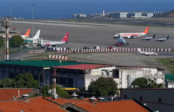 અમેરિકાની ગંભીર ચેતવણી પછી લગભગ તમામ ઇન્ટરનેશનલ ફલાઈટસે વેનેઝૂએલા જવાનું રદ્દ કર્યું 1 - image