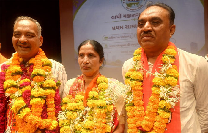 વાપી મહાનગરપાલિકાના મેયર અને ડે.મેયર બિનહરિફ ચૂંટાયા : કારોબારી સમિતિના ચેરમેન, પક્ષના નેતા, દંડકની પણ નિયુક્તિ 2 - image