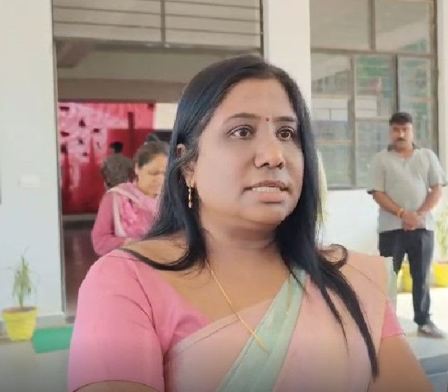 છોટાઉદેપુરની શાળામાં ફૂડ પોઇઝનિંગ? અચાનક 18થી વધુ બાળકોની તબિયત લથડી, ફૂડ વિભાગમાં દોડધામ 3 - image