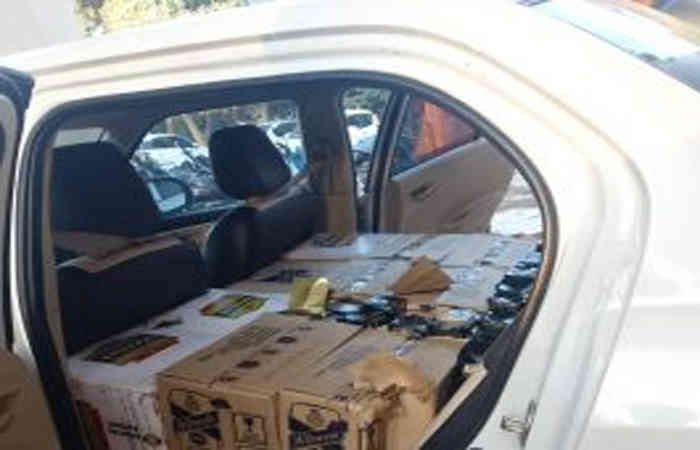 પાડળીયાની સીમમાંથી વિદેશી દારૂ ભરેલી કાર સાથે 3 શખ્સ ઝબ્બે 1 - image