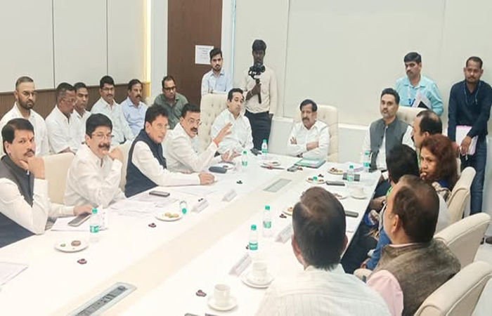 'દુઃખ થાય છે કે અમારી હાલત કોંગ્રેસ જેવી થઈ ગઈ..', ઉદ્ધવ ઠાકરેની પાર્ટીના નેતાનો કટાક્ષ 1 - image