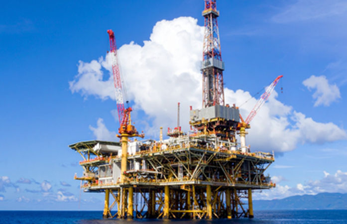 મિડલ ઈસ્ટમાં મહાયુદ્ધ! ઈરાને દુનિયા પર ફોડ્યો 'ઓઈલ બોમ્બ', સ્ટ્રેટ ઓફ હોર્મુઝ બંધ 1 - image