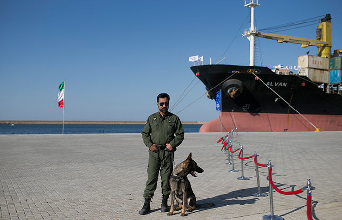 ઈરાનના ચાબહાર FTZ નજીક અમેરિકાનો હુમલો, ફાઈટર જેટ્સથી બોમ્બમારો કર્યો, ભારે તબાહી 1 - image