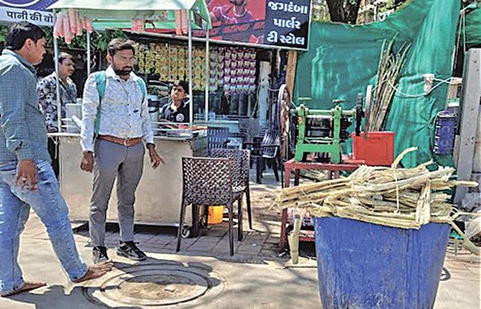 શેરડી રસના વેપારીઓ સામે લાલ આંખ ઃ ગંદકી ફેલાવનારા ૬૧ને દંડ 1 - image