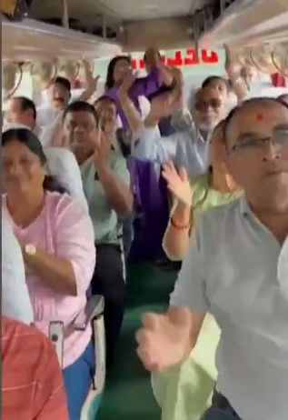 નેપાળ હિંસાઃ બે દિવસમાં ભાવનગરના 87 પ્રવાસીઓ સુરક્ષિત ભારત પહોંચ્યા, જણાવી ત્યાંની હકીકત 3 - image