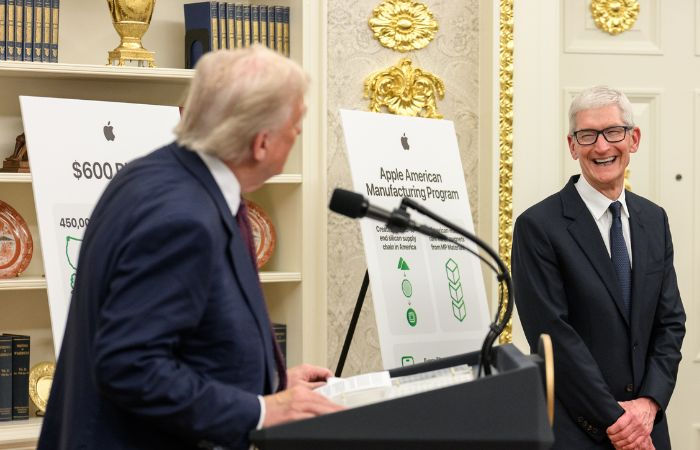 Apple announces usd 100 billion in new US investment after Tim Cook meets Trump