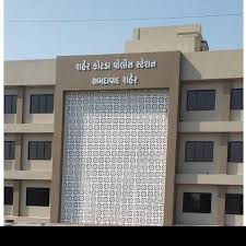 સરસપુર અશોક મિલની નવી ચાલીમાં રોષે ભરાયેલા યુવકે ભાજપના કાર્યકરને લાફા  મારી ભગાડી દીધા 2 - image