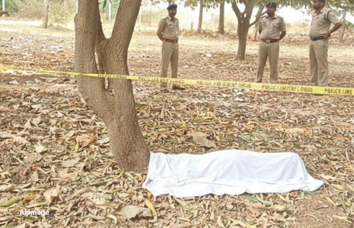 ગાંધીનગરના રાયસણમાં શ્રમિકની હત્યા કરી મૃતદેહ ઝાડ પર લટકાવી દેવાયો, પોલીસમાં દોડધામ 1 - image