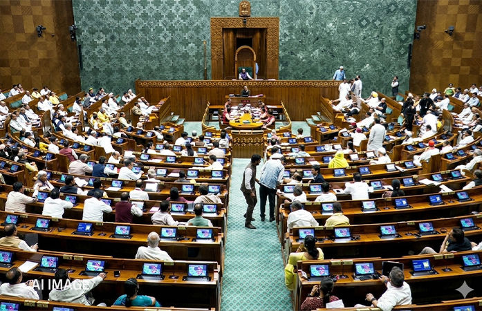સંસદમાં ઘમસાણ વચ્ચે અડધી રાતે મહિલા અનામત કાયદો લાગુ, સરકારે નોટિફિકેશન જાહેર કરી 1 - image