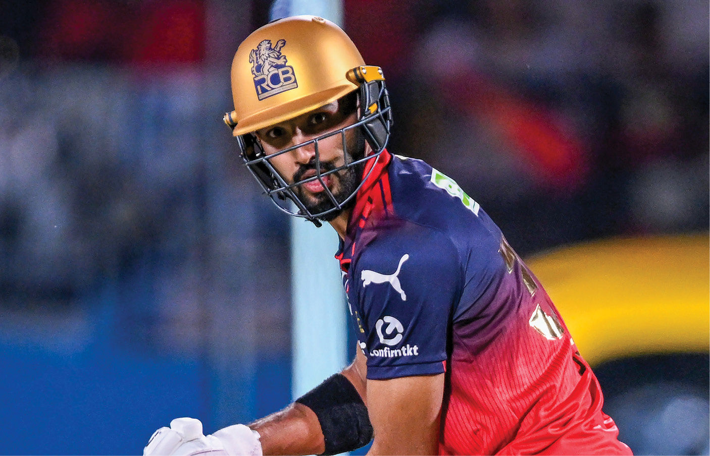 RCB vs GT : બેંગલુરુના બોલરો સામે ગુજરાતના બેટરો બેકફૂટ પર, સાતમી વિકેટ પડી 4 - image