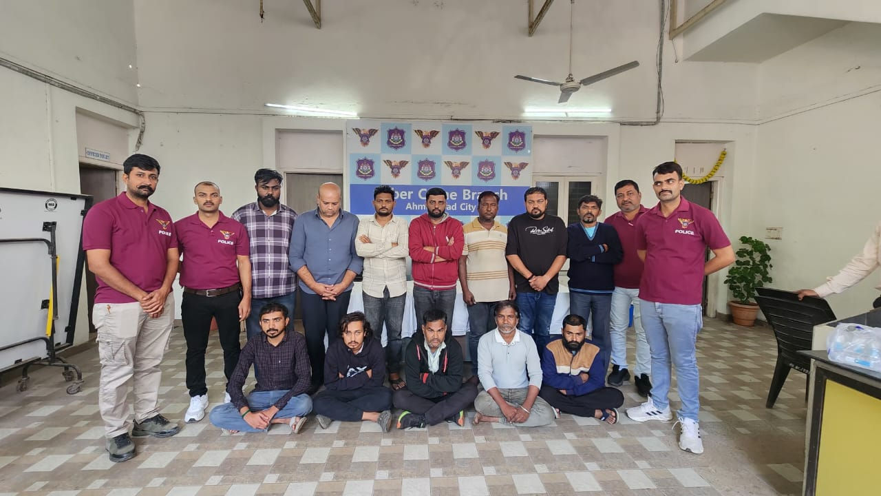 અમદાવાદમાં 82 વર્ષના વૃદ્ધને 'ડિજિટલ અરેસ્ટ' કરી 7.12 કરોડની છેતરપિંડી, ચીની કનેક્શન ખુલ્યું; 12ની ધરપકડ 2 - image