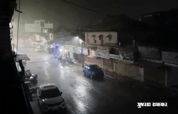 VIDEO: અમરેલીના સાવરકુંડલા, રાજુલા સહિત ગ્રામ્ય વિસ્તારોમાં ગાજવીજ સાથે ધોધમાર વરસાદ 6 - image