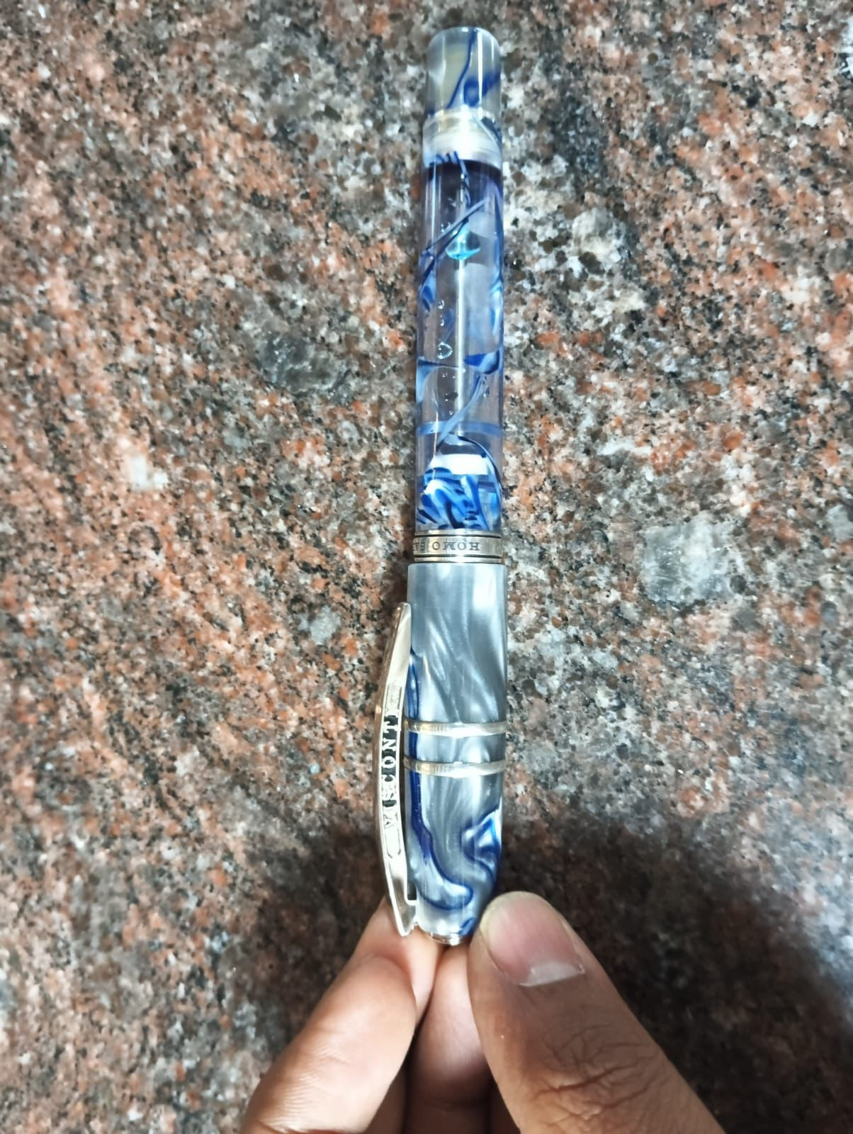 અમદાવાદ એરપોર્ટ પર મોંઘીદાટ બ્રાન્ડની પેનનો જથ્થો ઝડપાયો, એક પેનની સરેરાશ કિંમત રૂ. 2 લાખ 2 - image