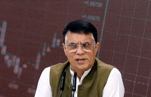 ‘Petrol Chori benefitting Nitin Gadkari’s sons’: Pawan Khera  