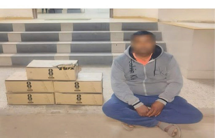 કાલાવડ નજીક વાડી વિસ્તારમાંથી શખ્સ 236 નંગ ઇંગ્લિશ દારૂની બોટલો સાથે LCBના હાથે ઝડપાયો : સપ્લાયરનું નામ ખુલ્યું 1 - image