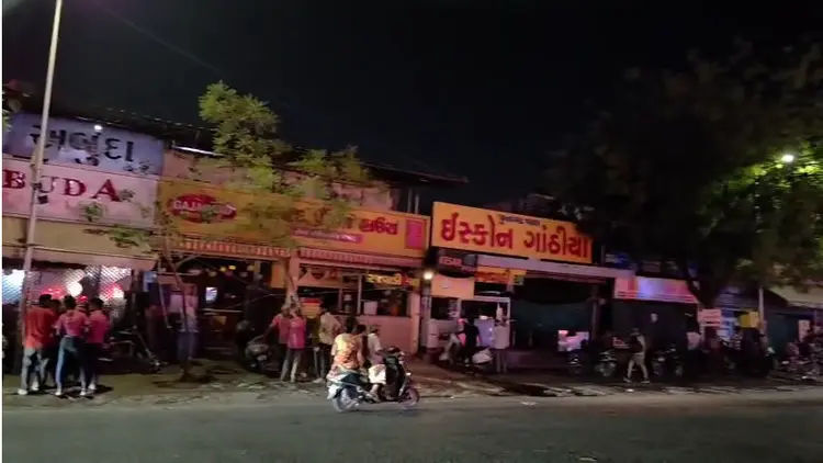 AMC seals 12 shops opposite Karnavati Club for failing to provide parking causing traffic congestion