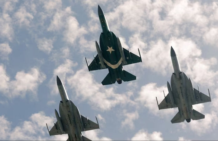 અડધી રાતે પાકિસ્તાનનો અફઘાનિસ્તાન પર રોકેટથી હુમલો, ત્રણ કલાક ચાલ્યો ગોળીબાર 1 - image