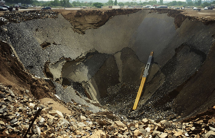 નાઇજીરિયામાં સોનાની ખાણ ધસી પડતાં 100 શ્રમિકોના મોતની આશંકા, 13 મૃતદેહ મળી આવ્યા 1 - image