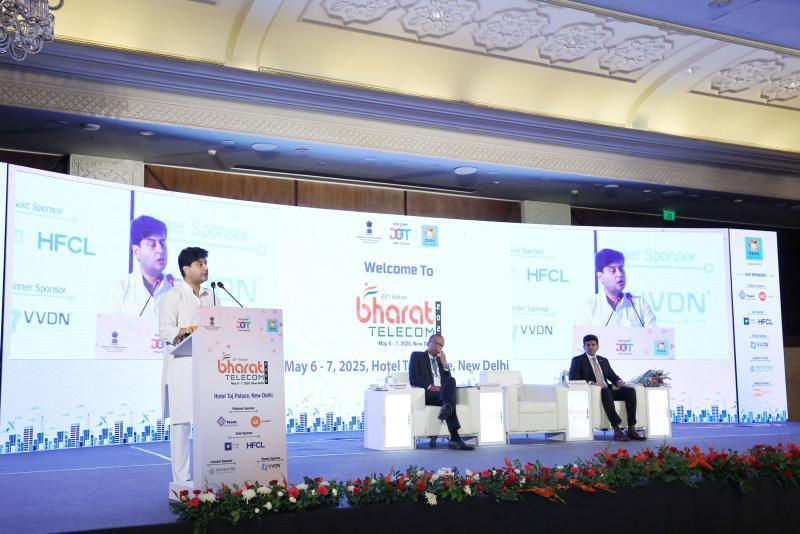 'આગામી વર્ષમાં એપલ તમામ આઇફોન ભારતમાં બનાવશે અને નિકાસ કરશે', આવું કહ્યું જ્યોતિરાદિત્ય સિંધિયાએ 2 - image