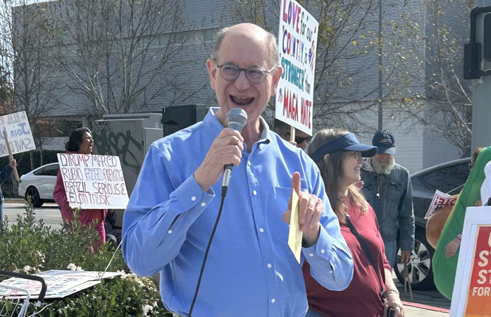 ભારત પર વધુ ટૅરિફ ઝીંકવાનું બહાનુ શોધી રહ્યા છે ટ્રમ્પ...' અમેરિકન સાંસદનો મોટો દાવો 1 - image