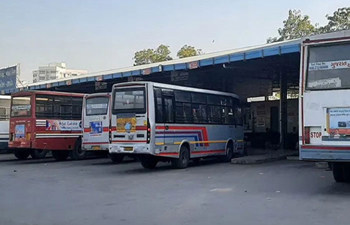 રાજકોટમાં એસ.ટી. બસ સ્ટેન્ડના ચોકીદાર જ ચોર નીકળ્યા, ખિસ્સા કાતરૂઓને 'ટીપ' આપતા, પોલીસે ઝડપ્યા 1 - image