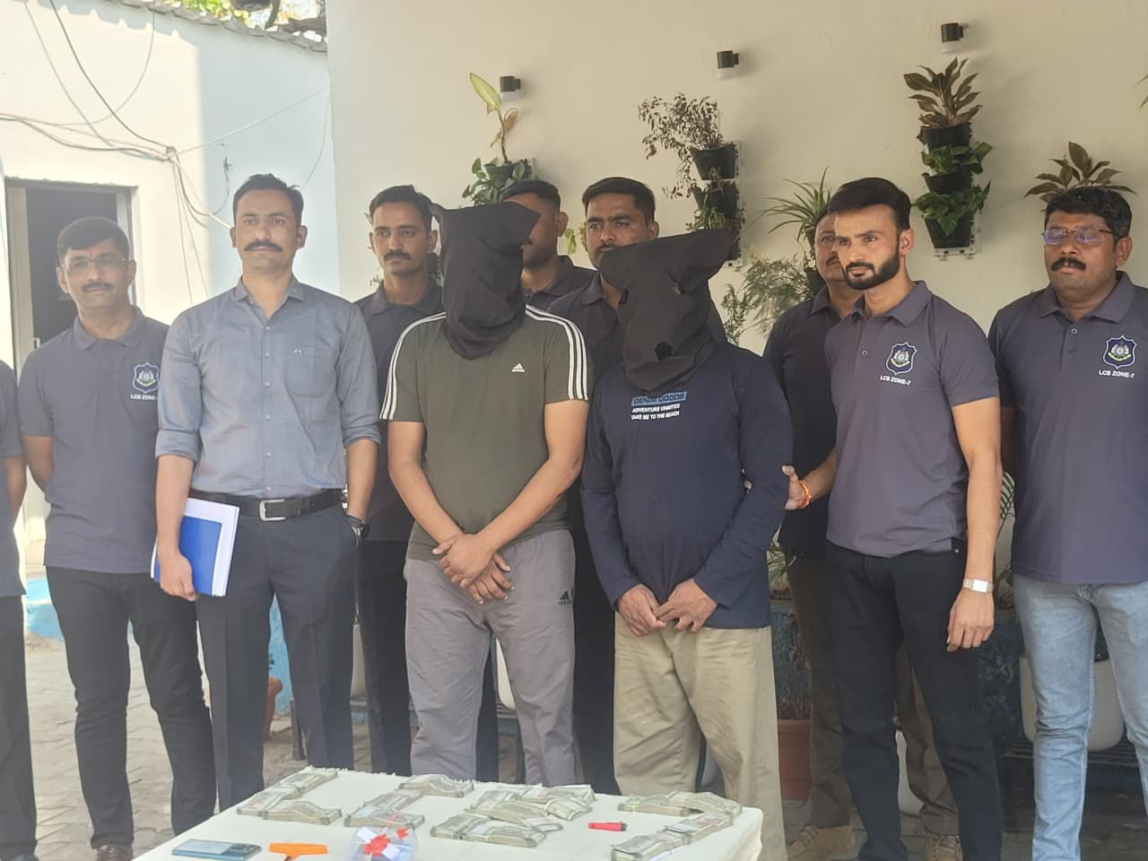 અમદાવાદ: આંગડિયા પેઢીના કર્મચારીઓને લૂંટતી કુખ્યાત છારા ગેંગના 2 સાગરિત ઝડપાયા 3 - image