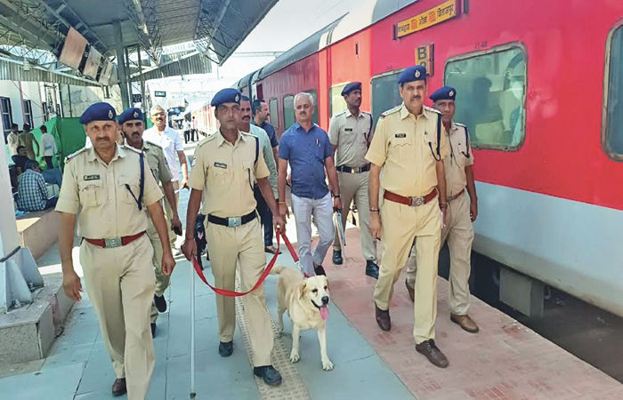 દિલ્હી બ્લાસ્ટ બાદ સુરેન્દ્રનગર રેલવે જંક્શન પર એલર્ટ ! 1 - image