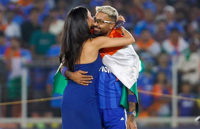 વડોદરા: ક્રિકેટર હાર્દિક પંડ્યા અને ઈશાન કિશન મુશ્કેલીમાં! રાષ્ટ્રધ્વજના અપમાન મુદ્દે પોલીસ ફરિયાદ નોંધવા માગ 2 - image