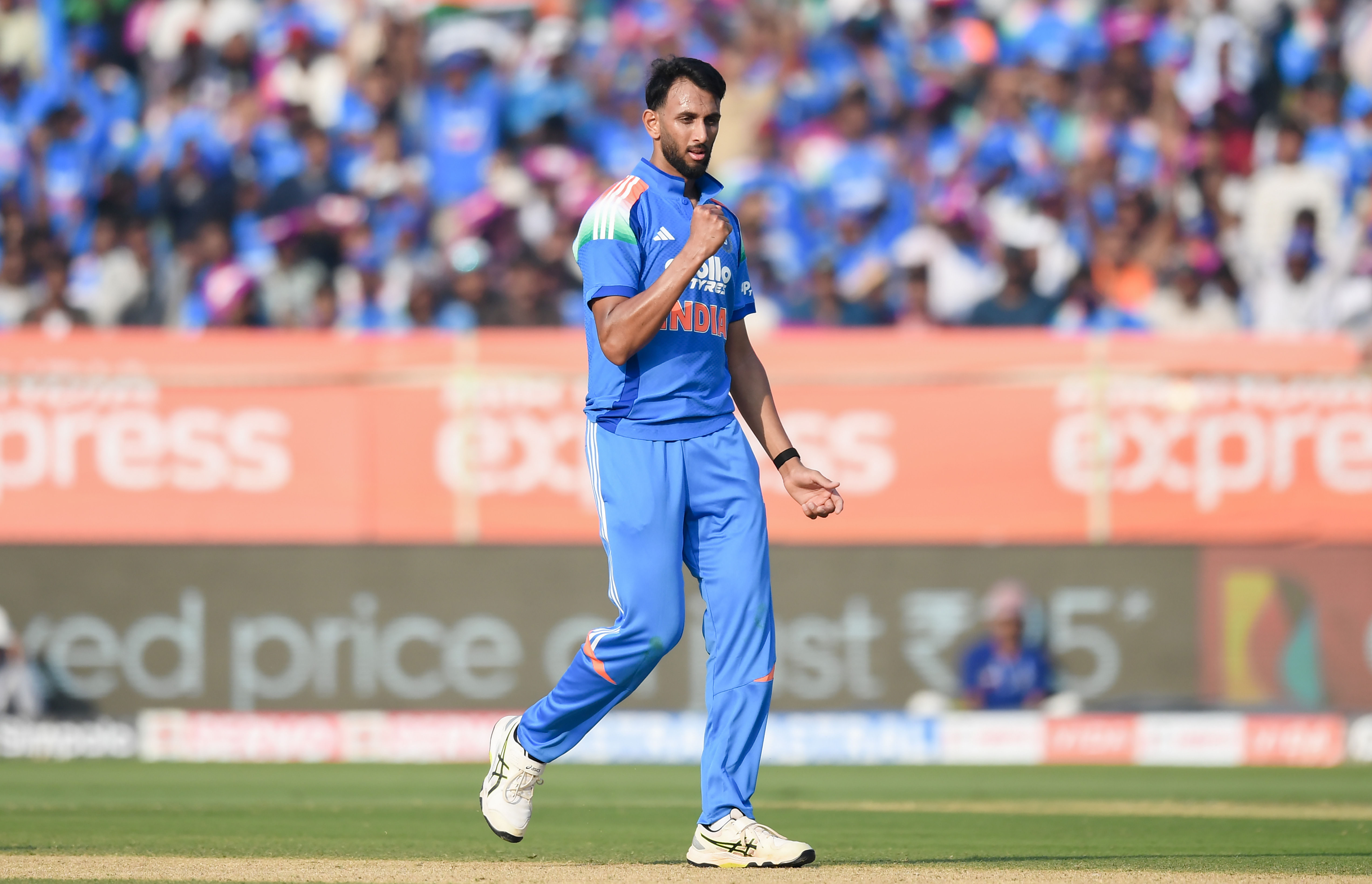 VIDEO: પ્રસિધ કૃષ્ણાએ ત્રીજી વનડેમાં કરી કમાલ, સાઉથ આફ્રિકાને એક જ ઓવરમાં આપ્યો ડબલ ઝટકો 1 - image