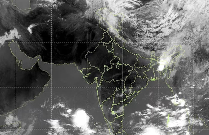 આવ રે વરસાદ...! કેરલમમાં વહેલું આગમન, સેટેલાઇટમાં દેખાયો વાદળોનો ઘેરાવો, આ રાજ્યોમાં યલો એલર્ટ 1 - image