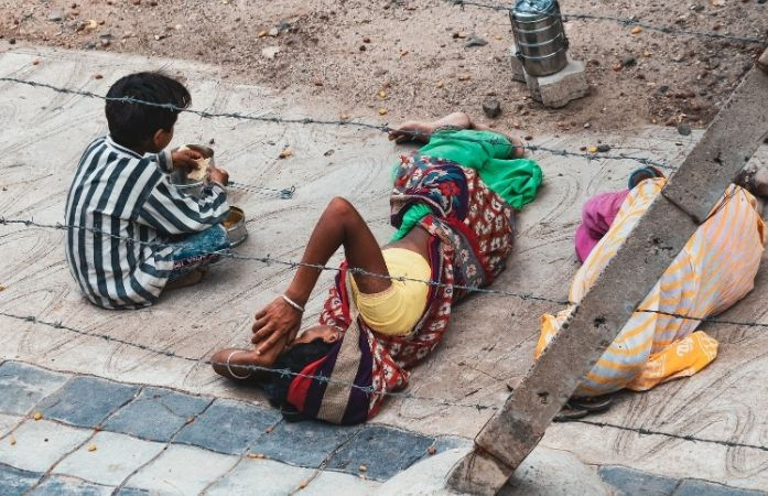 વિધવા બહેનો લાભથી વંચિત, નકલી પેન્શન અકાઉન્ટમાં સહાય: ગુજરાતની યોજનાઓમાં લોલમલોમ 1 - image