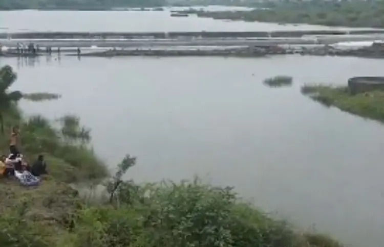 Tragedy strikes Botad Two young labourers drown in the Kalubhar River