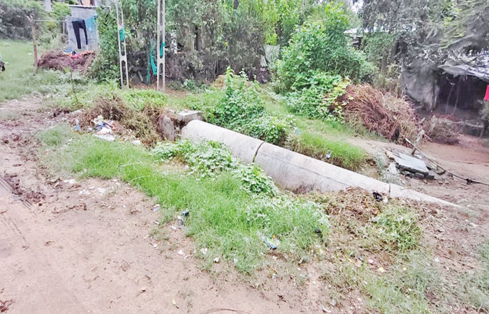 મહુધાના નાની ખડોલના તળાવમાં ગામનો કચરો ઠલવાતા અસહ્ય દુર્ગંધ 1 - image