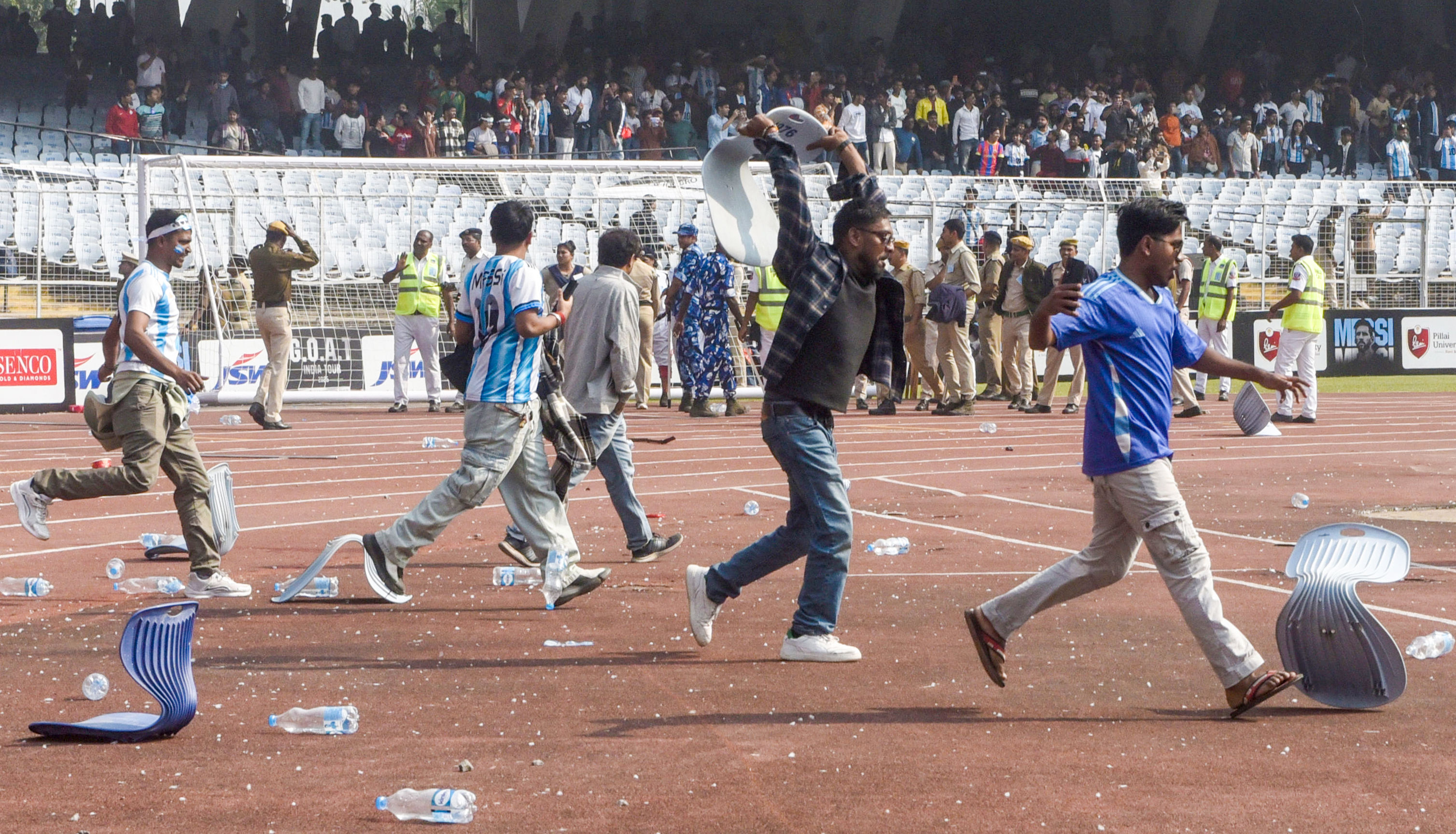 '5થી 10 હજારની ટિકિટો ખરીદી તોય...', લિયોનલ મેસીના ચાહકોનું રોષે ભરાવાનું આ હતું કારણ 2 - image