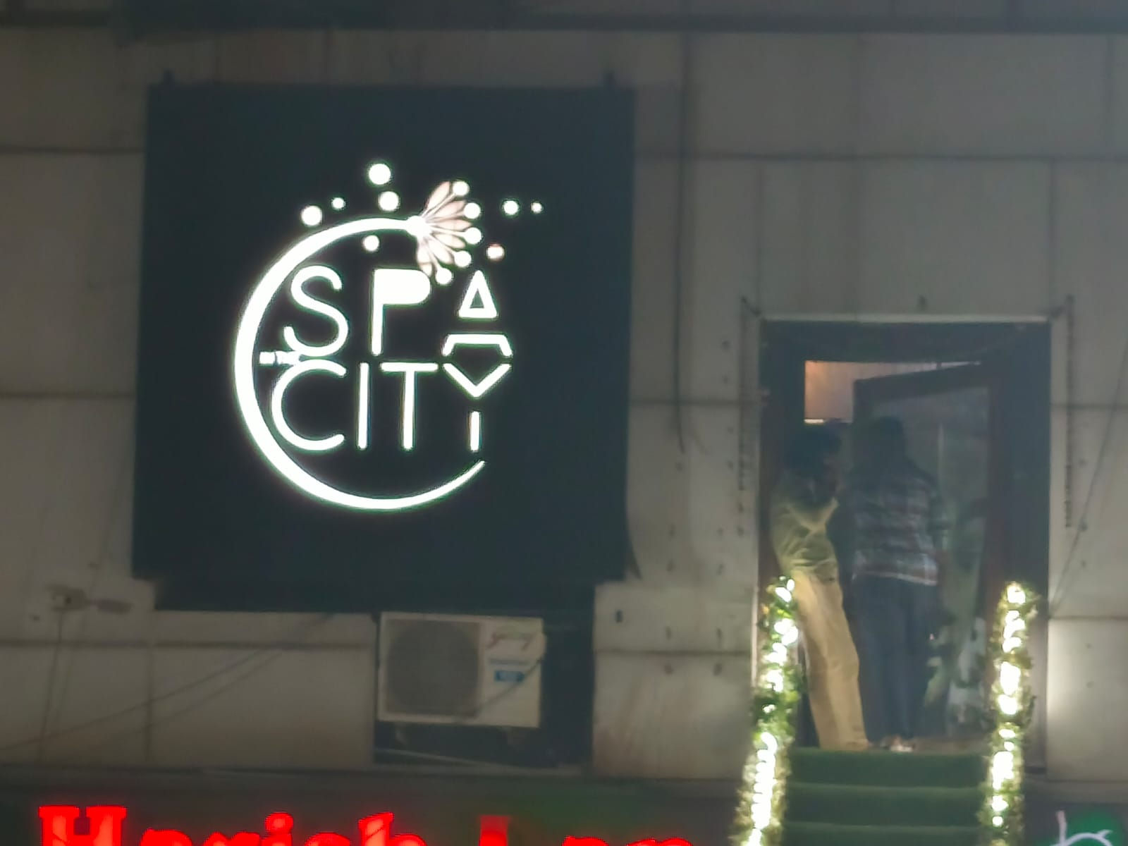 પોલીસની છત્રછાયામાં અમદાવાદમાં સ્પાના સંચાલકો બેફામ બન્યા 3 - image