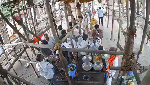 મહારાષ્ટ્રના હનુમાન મંદિરમાં સભા મંડપની છત ધરાશાયી થતાં 5થી વધુના મોત, 30થી વધુ ભક્તો દટાયા 1 - image