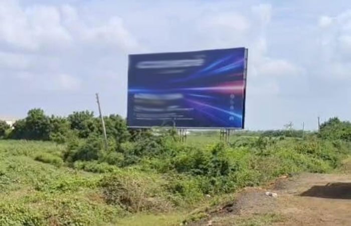 ધ્રાંગધ્રા-માલવણ હાઈવે પર સરકારી જમીનમાં ગેરકાયદે હોડીંગ્સ રાફડા 1 - image