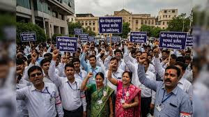 પાંચ દિવસના સપ્તાહની માગણી સાથે બેન્ક કર્મચારીઓની હડતાલ સફળ રહી 1 - image