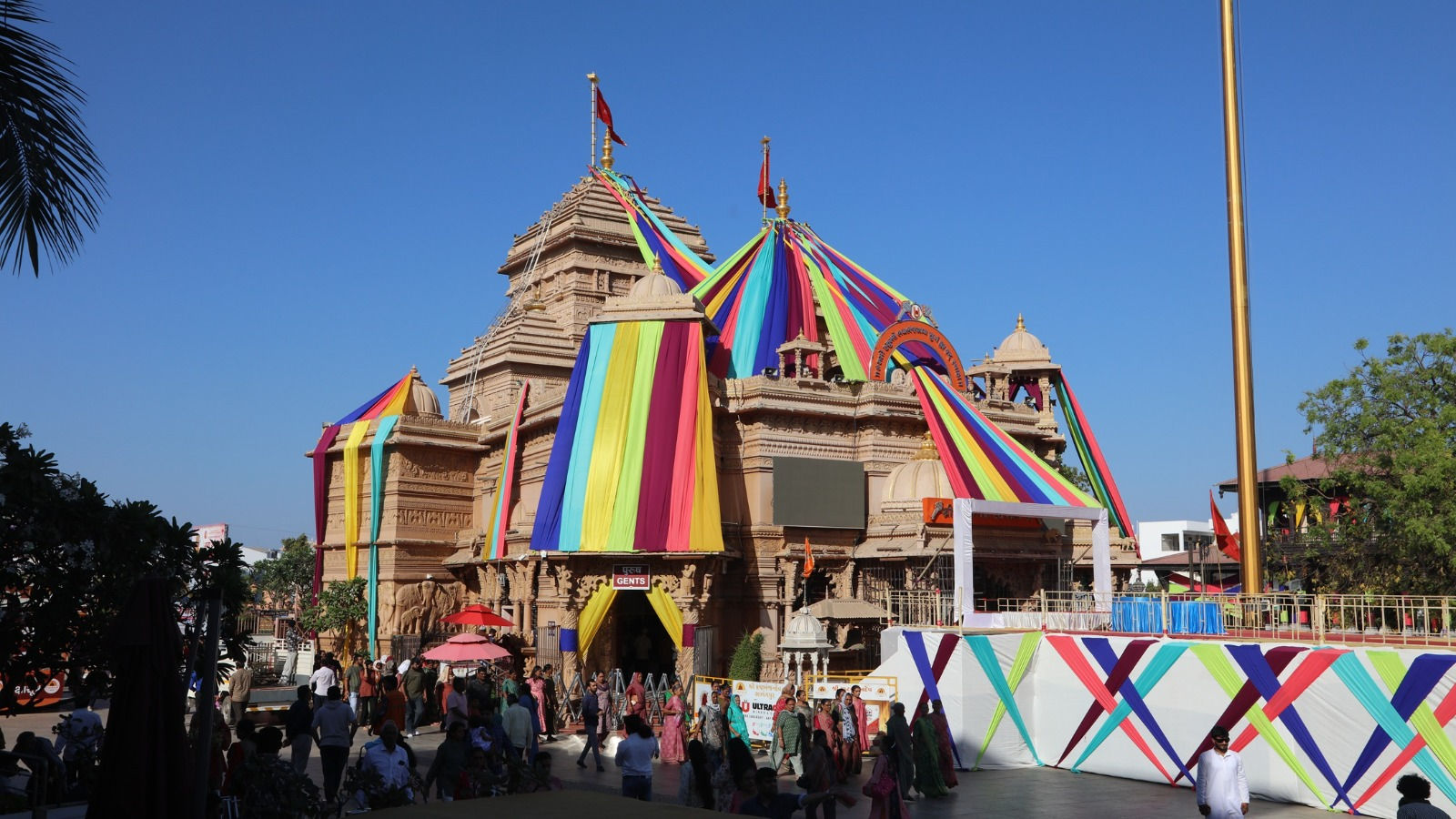 51,000 કિલો ઓર્ગેનિક રંગ, 500 કલર બ્લાસ્ટ, 10 હજાર ફુગ્ગા... સાળંગપુર ધામમાં ગુજરાતનો સૌથી મોટો હોળી ઉત્સવ 2 - image