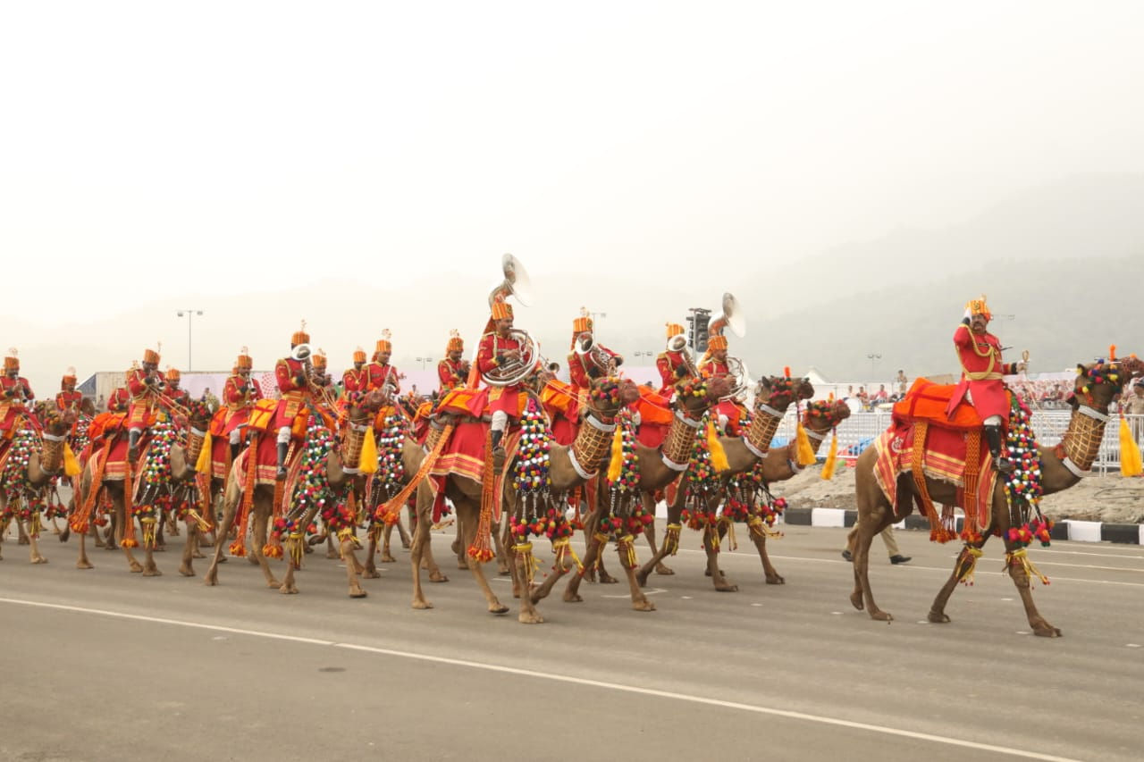 BSFના 2 ઊંટ દળ ગુજરાતના મહેમાન બન્યા, 52 ઊંટ સાથે એકતા પરેડમાં ભાગ લેશે 5 - image