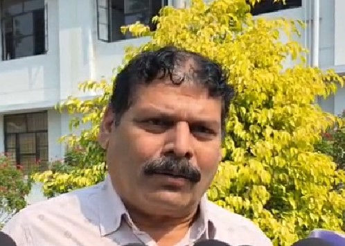 છોટાઉદેપુરની શાળામાં ફૂડ પોઇઝનિંગ? અચાનક 18થી વધુ બાળકોની તબિયત લથડી, ફૂડ વિભાગમાં દોડધામ 4 - image