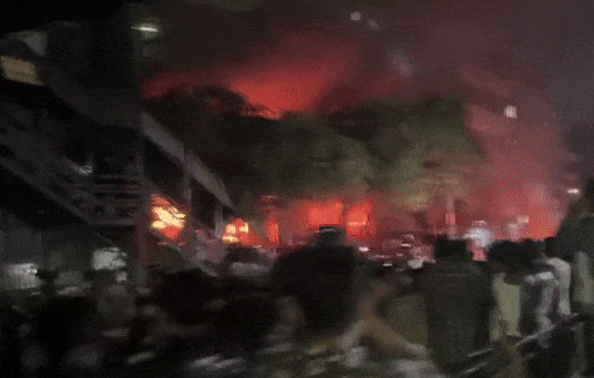 બાંગ્લાદેશમાં મુખ્ય આંદોલનકારી નેતાના મોત બાદ ફરી ભડકો, 4 શહેરોમાં હિંસા-તોડફોડ-આગચંપી 1 - image