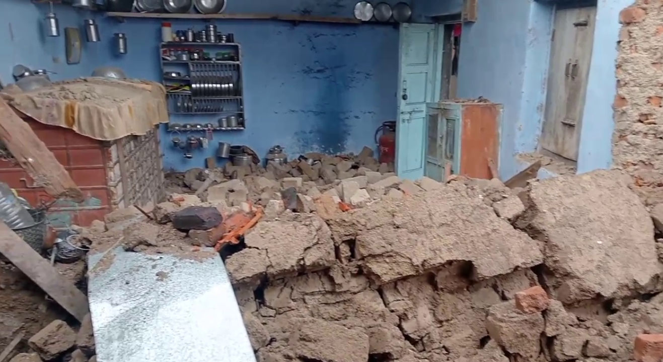 અમરેલીમાં કમોસમી વરસાદનો કહેર, 6 જેટલાં મકાન-દીવાલ ધરાશાયી, ધારીમાં આધેડ મહિલાનું મોત 3 - image