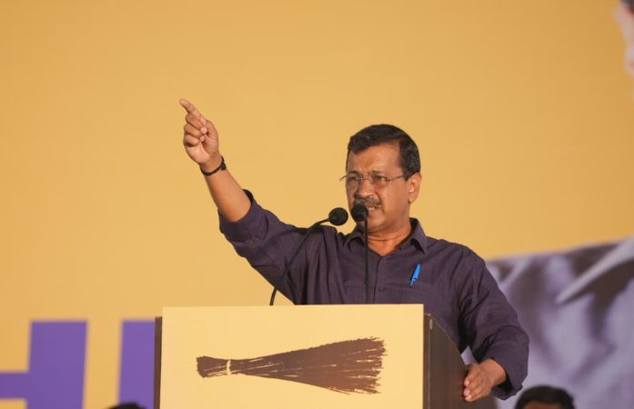 ગાંધીના ગુજરાતમાં દારૂની હોમ ડિલિવરી, ફોન કરોને તરત હાજર... ગાંધીનગરમાં કેજરીવાલના પ્રહાર 1 - image