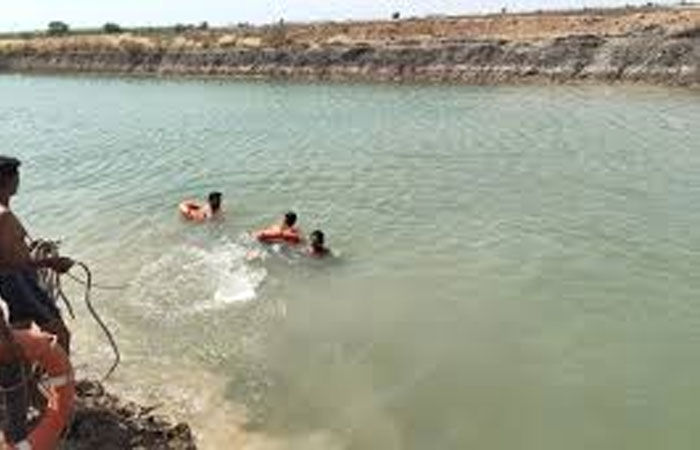 મોરબીના જૂના સાદુળકા ગામે પાણી ભરેલા ખાડામાં ડૂબી જતાં ૩ના મોત 1 - image