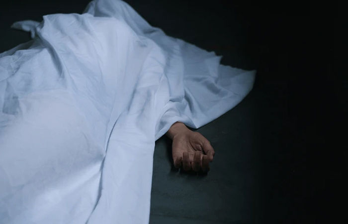 ધ્રોળના સોયલ ગામની યુવતીના પ્રેમ સંબંધ બાબતે પિતાને જાણ થઈ જતાં યુવતિનો ગળાફાંસા દ્વારા આપઘાત 1 - image