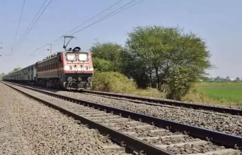 Attempt to derail goods train foiled near Surat’s Udhna station